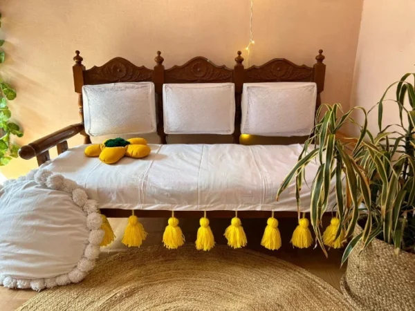 Three-seater sofa cover with yellow tassels